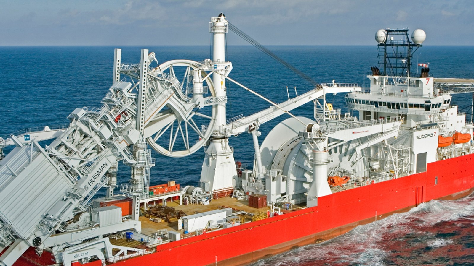 marine-propulsion-engine-application-hero