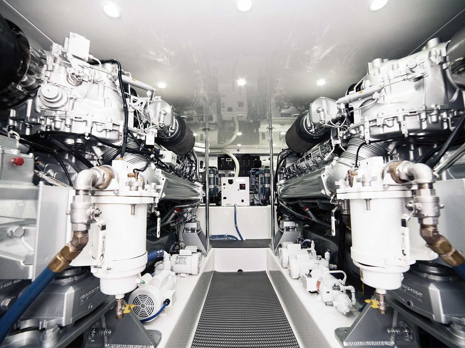 sport-fishing-boat-engine-room